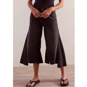 We The Free Ripple Wide Leg Crop Jeans Fade to Black Size 29 Low Rise Culotte